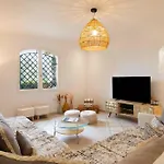 Spacious With Pool & A-c For 8 - Sea View