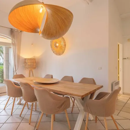 Spacious With Pool & A-c For 8 - Sea View Апартаменты *