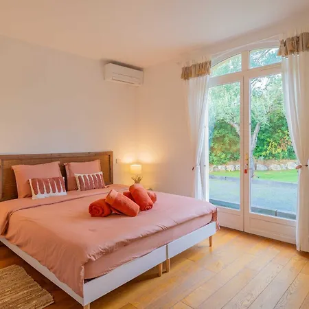 Spacious With Pool & A-c For 8 - Sea View Апартаменты