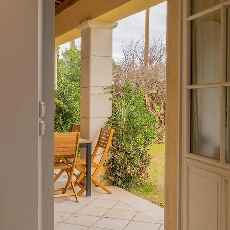 Spacious With Pool & A-c For 8 - Sea View