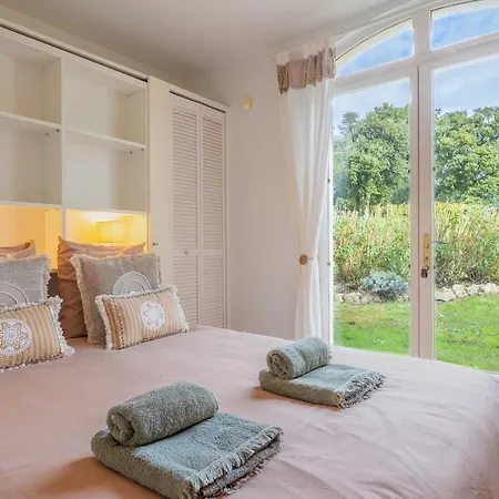 Spacious With Pool & A-c For 8 - Sea View *