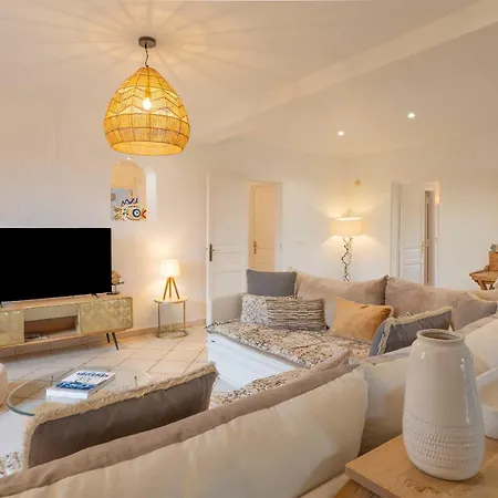 Spacious With Pool & A-c For 8 - Sea View Grimaud