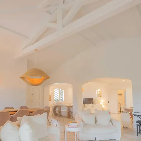 Spacious With Pool & A-c For 8 - Sea View Apartament *