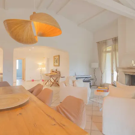 Апартаменты Spacious With Pool & A-c For 8 - Sea View