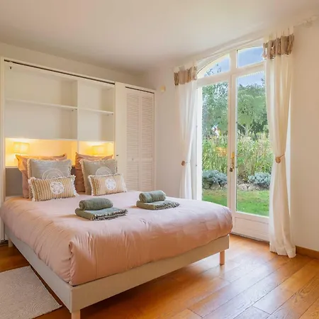 Spacious With Pool & A-c For 8 - Sea View