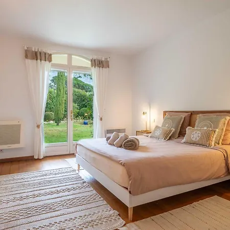 Spacious With Pool & A-c For 8 - Sea View
