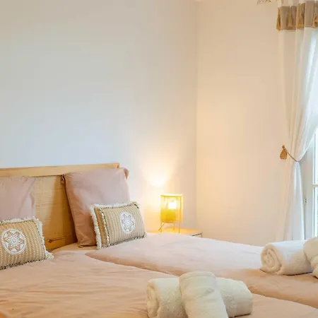 Spacious With Pool & A-c For 8 - Sea View Apartament