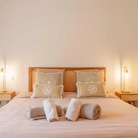 Spacious With Pool & A-c For 8 - Sea View Apartament *