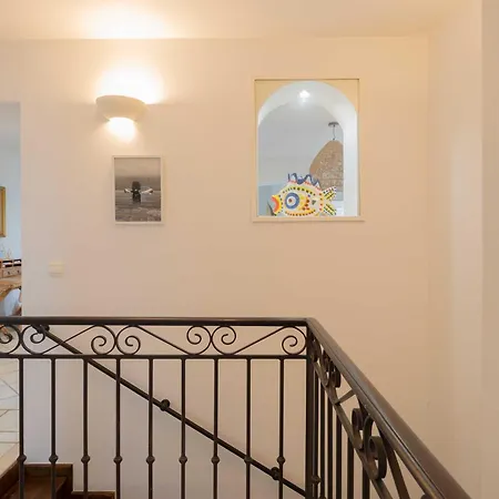 Spacious With Pool & A-c For 8 - Sea View *