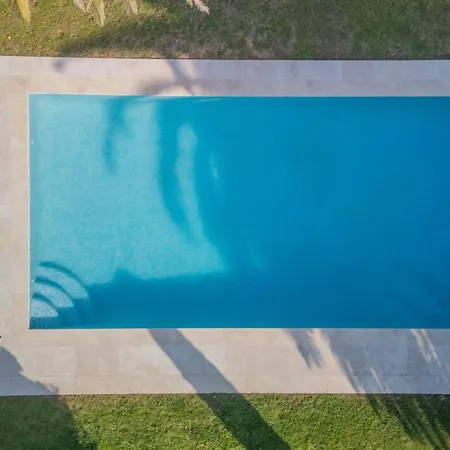 Spacious With Pool & A-c For 8 - Sea View *