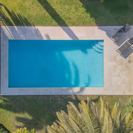 Spacious With Pool & A-c For 8 - Sea View *