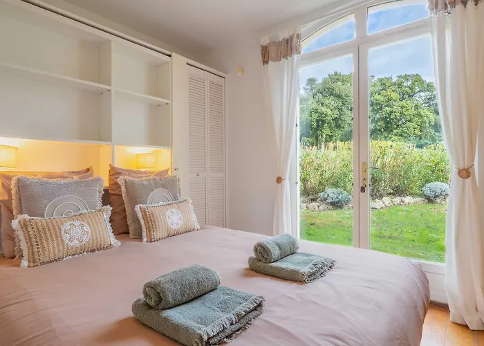 Spacious With Pool & A-c For 8 - Sea View *