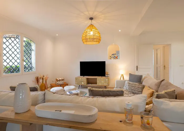 Apartmán Spacious With Pool & A-c For 8 - Sea View Grimaud