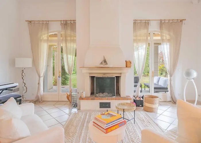 Apartmán Spacious With Pool & A-c For 8 - Sea View