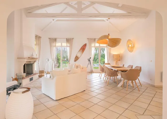 Apartmán Spacious With Pool & A-c For 8 - Sea View *