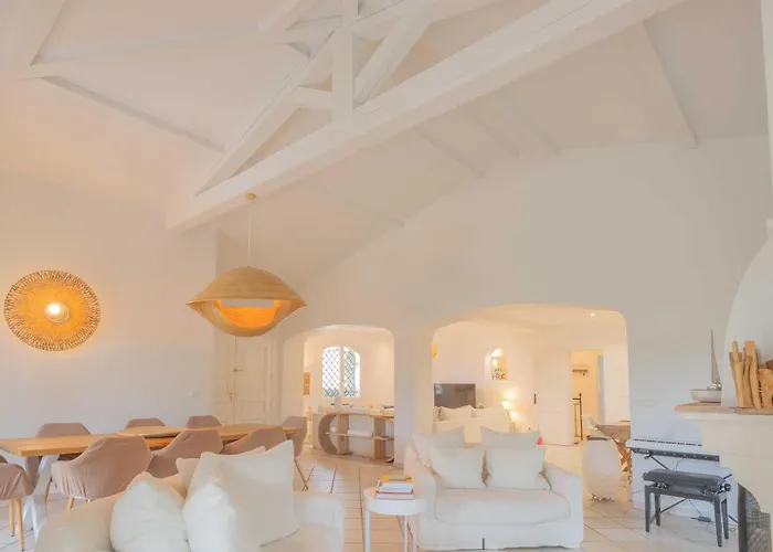 Spacious With Pool & A-c For 8 - Sea View Апартаменты *