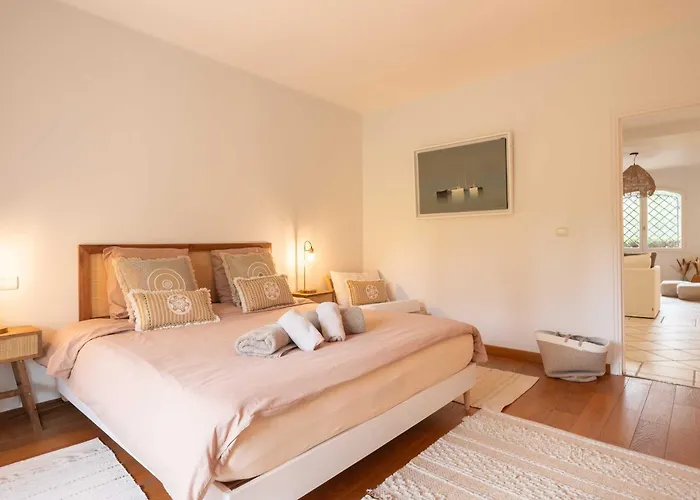 Spacious With Pool & A-c For 8 - Sea View Апартаменты