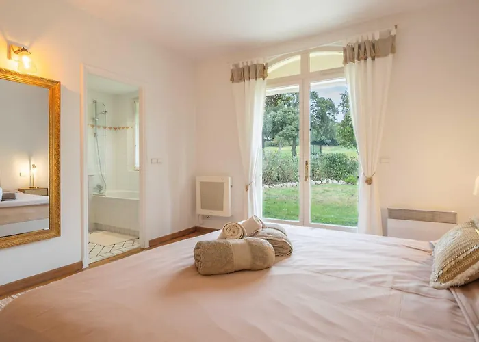 Spacious With Pool & A-c For 8 - Sea View Апартаменты *