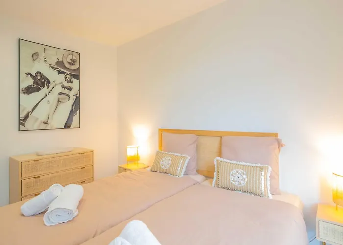 Spacious With Pool & A-c For 8 - Sea View Apartmán *