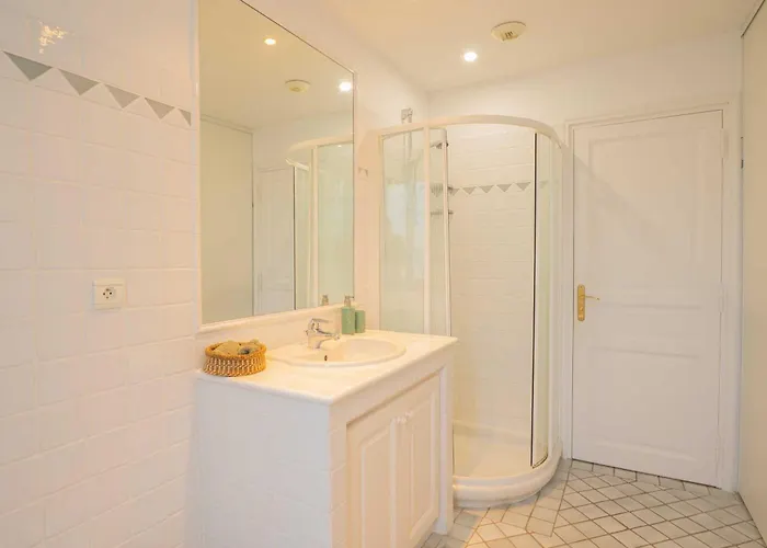 Apartmán Spacious With Pool & A-c For 8 - Sea View