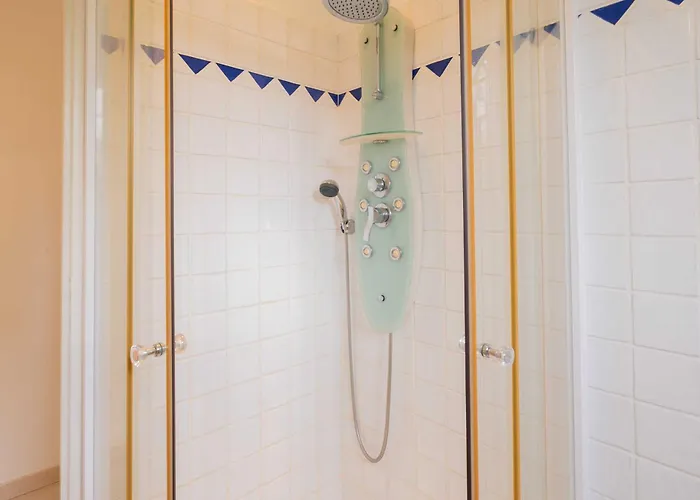 Spacious With Pool & A-c For 8 - Sea View *