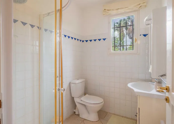 Spacious With Pool & A-c For 8 - Sea View Apartmán *