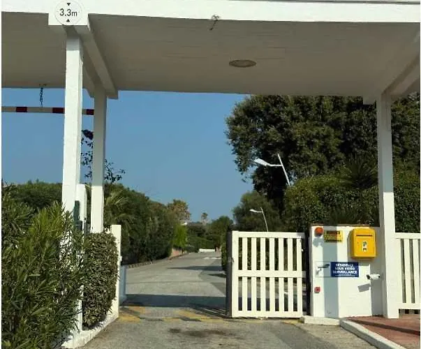 Spacious With Pool & A-c For 8 - Sea View