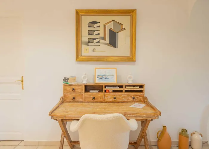 Spacious With Pool & A-c For 8 - Sea View