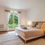Spacious With Pool & A-c For 8 - Sea View