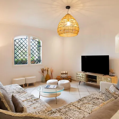 Spacious With Pool & A-c For 8 - Sea View