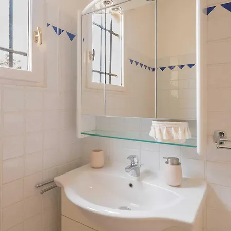 アパート Spacious With Pool & A-c For 8 - Sea View グリモー