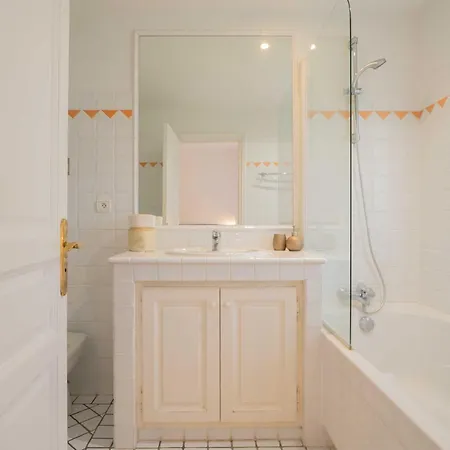 Spacious With Pool & A-c For 8 - Sea View *