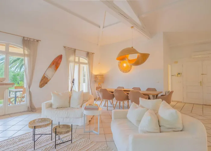 Spacious With Pool & A-c For 8 - Sea View Apartman *