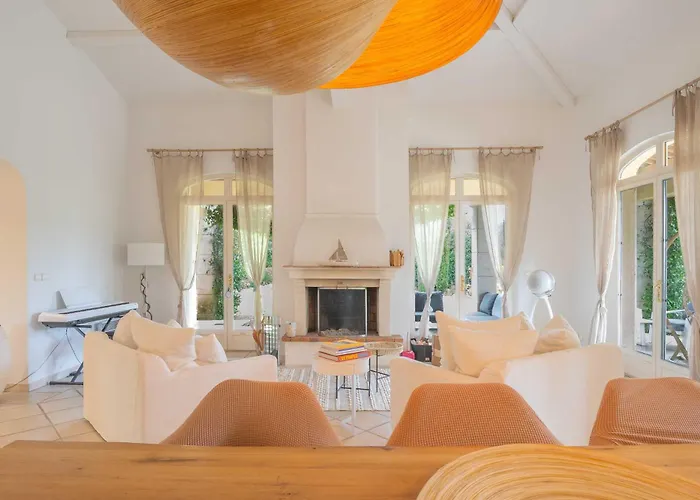 Spacious With Pool & A-c For 8 - Sea View Appartamento