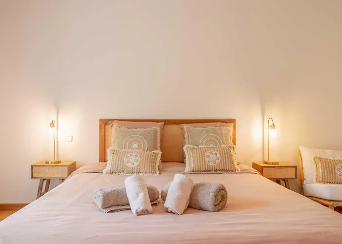 Spacious With Pool & A-c For 8 - Sea View Apartman *