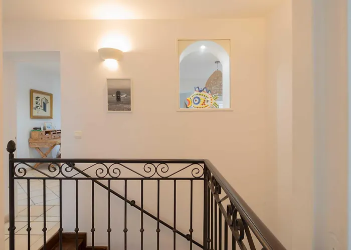 Spacious With Pool & A-c For 8 - Sea View *