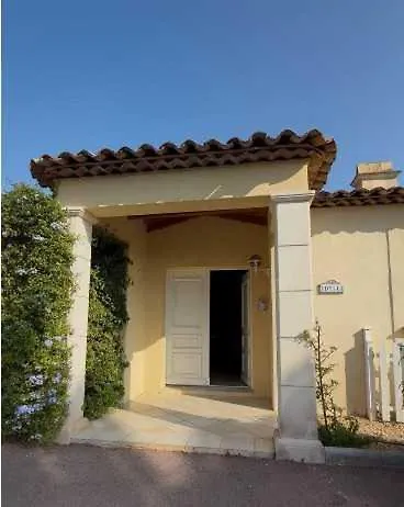 Spacious With Pool & A-c For 8 - Sea View